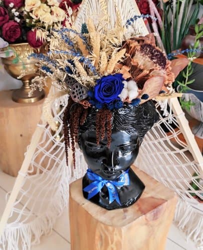 Helen Saksıda Solmayan Gül ve Kuru Çiçekler