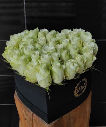 Süet Kalp Kutuda Güller