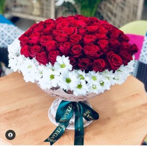 Seramik Vazoda Kırmızı Güller